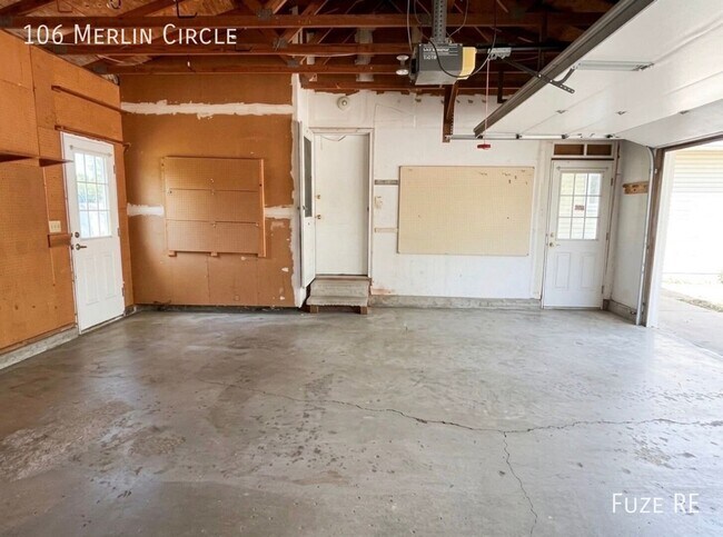 Building Photo - 106 Merlin Cir