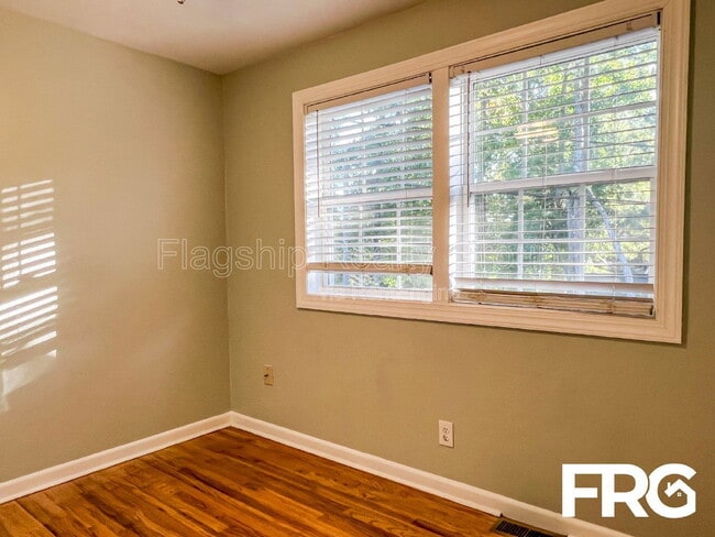 Building Photo - 111 W 15th St