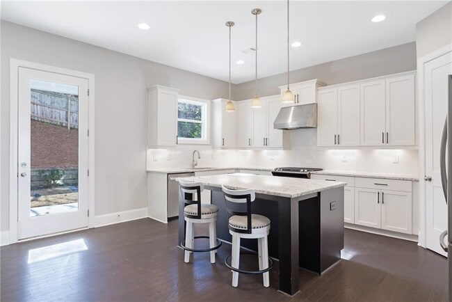 Building Photo - 1859 Commons Pl NW