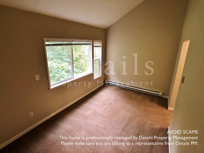Building Photo - **APPLICATION PENDING** Nicely Updated Con...