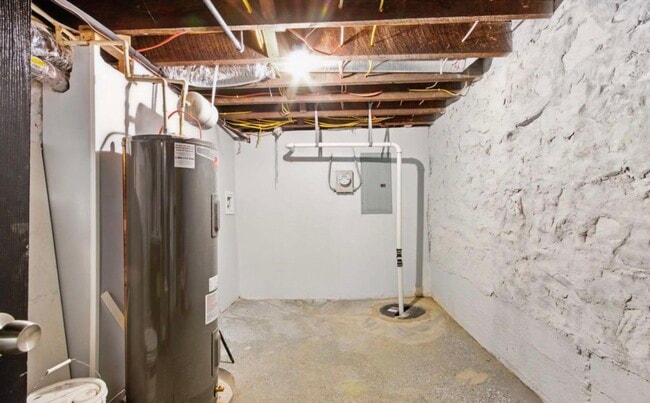 Building Photo - 2582 Edmondson Ave