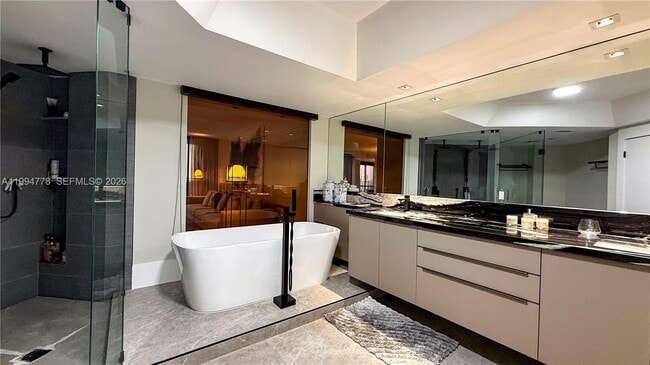 Building Photo - 2000 Island Blvd