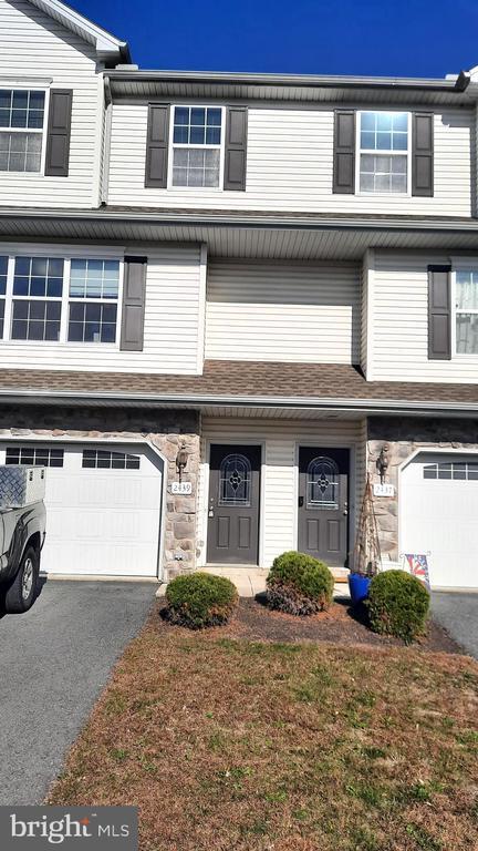 Building Photo - 2439 Newtown Dr