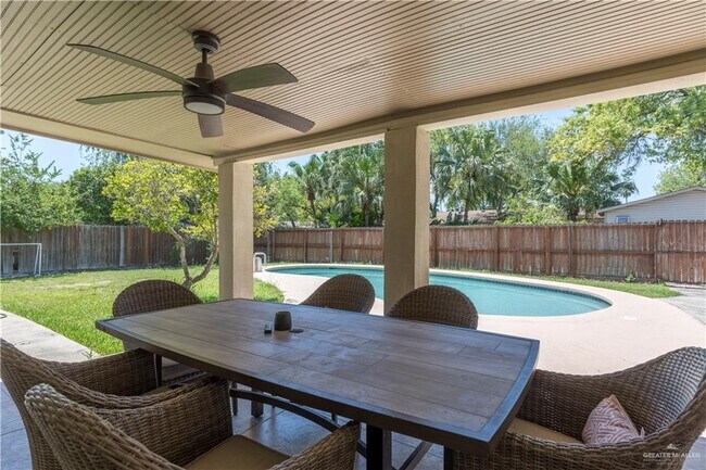 Building Photo - 23 Ulex Ave