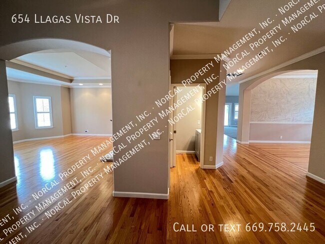 Building Photo - 654 Llagas Vista Dr