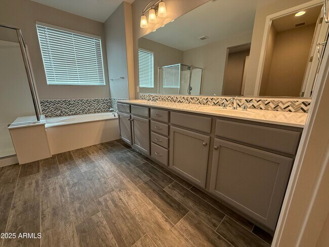 Building Photo - 3786 E Robert St