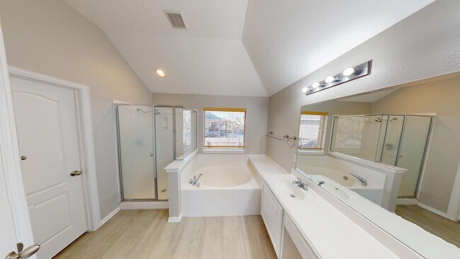 Building Photo - Elegant home in Pflugerville with great fe...
