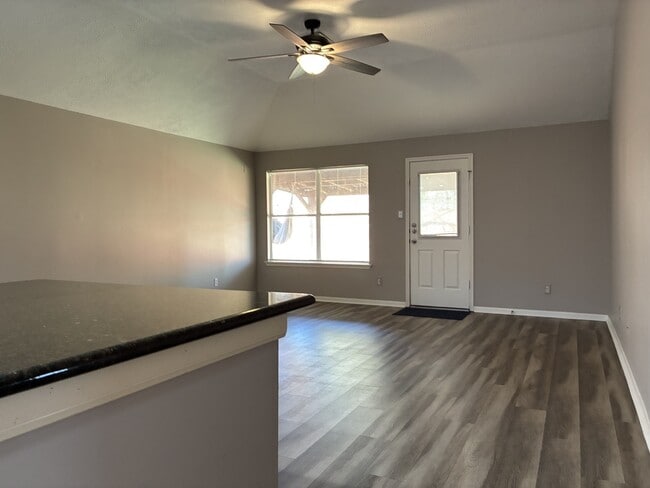 Building Photo - 2427 Halstead Dr