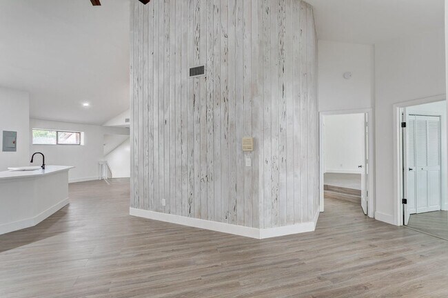 Building Photo - 206 Sea Oats Dr