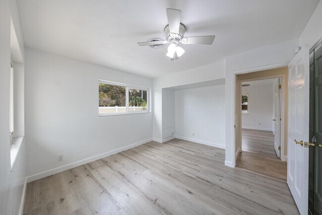 Building Photo - 2611 NE 16th St