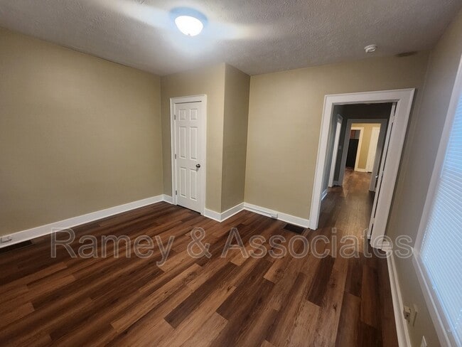 Building Photo - 1772 W Gaulbert Ave