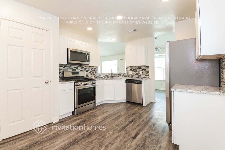 Building Photo - 7818 Spinnaker Cove