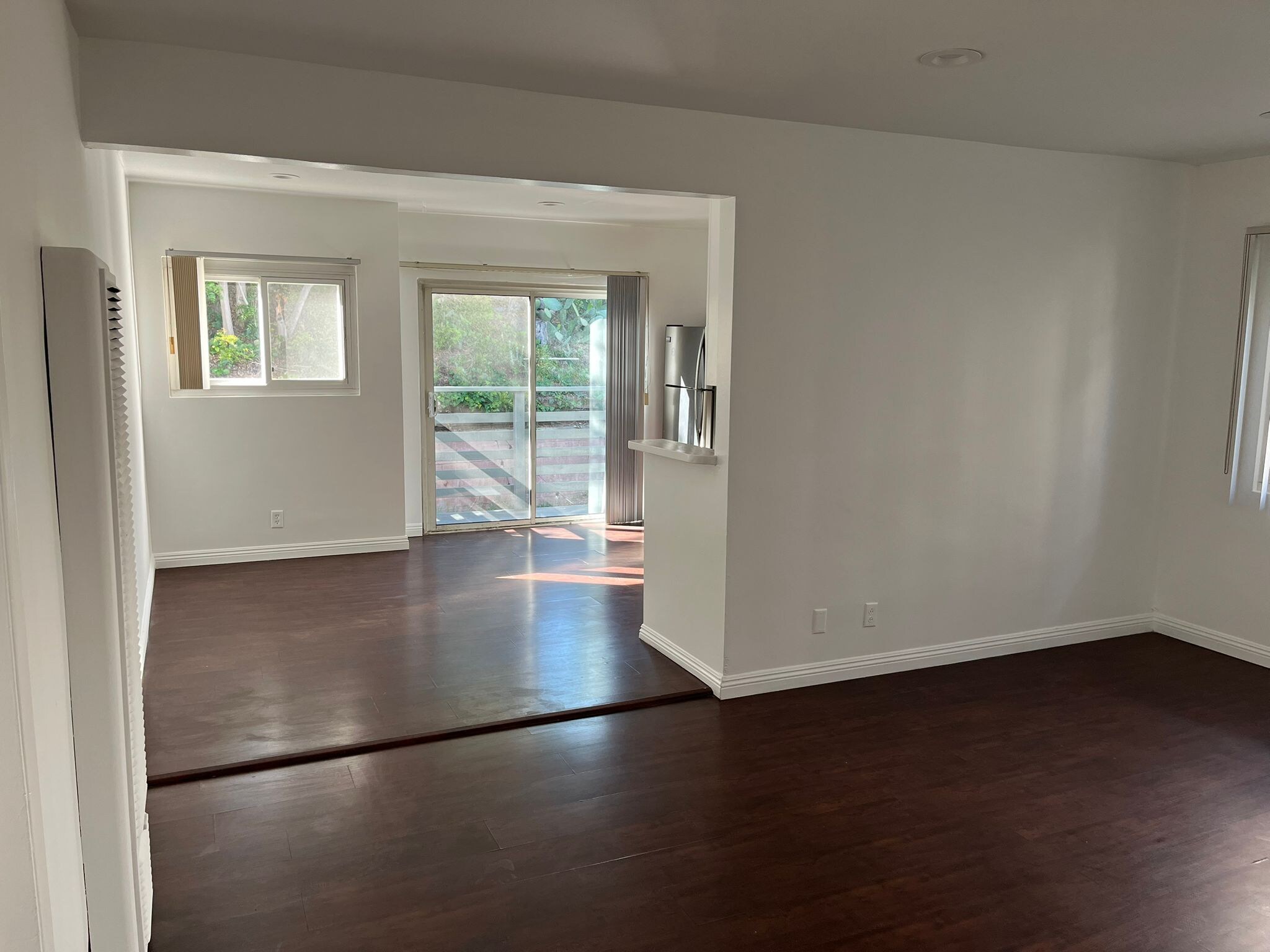 Bright & Sunny Kitchen - 8315 W Manchester Ave