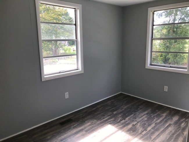 Building Photo - Love the Country Quiet - 2 bed 1 bath home on private country lot