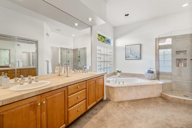 Building Photo - 701 Indian Ridge Dr