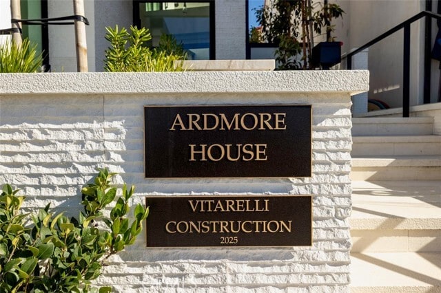 Building Photo - 130 S Bay Front