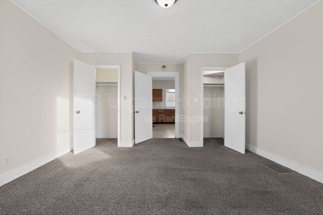 Building Photo - 388 Broaddus Ave