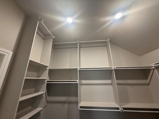 Building Photo - 8401 HazelWood Wy