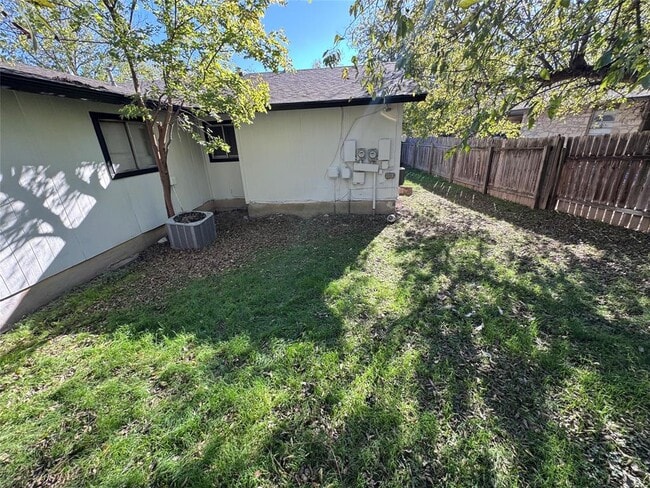 Building Photo - 5202 Bogey Ct