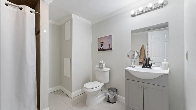 Building Photo - 388 Tall Oaks Dr NE