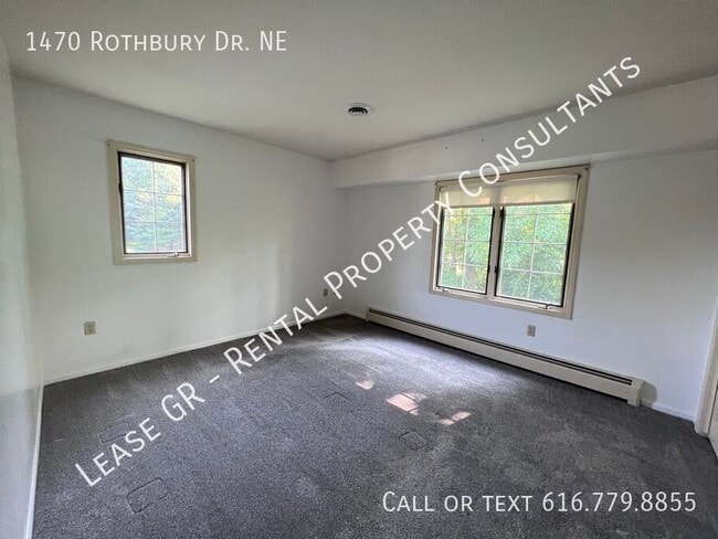 Building Photo - Large Three Bedroom Home!