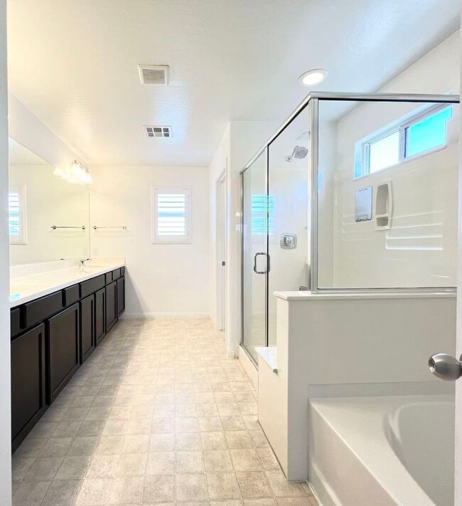 Building Photo - Well-maintained 4-bedroom, 3-bath home in a desirable gated community