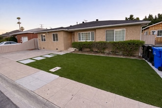 Building Photo - 5 Bed / 3 Bath on Rockford Dr (Large Rooms & Backyard) – Walk to Campus!!