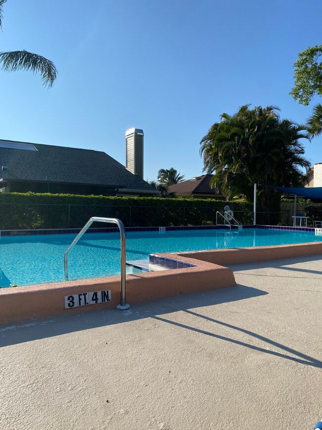 Building Photo - 3509b Avenida Madera