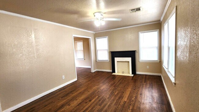 Building Photo - 2 Bed 1 Bath Tabor Sub Addn NW OKC by Fairgrounds