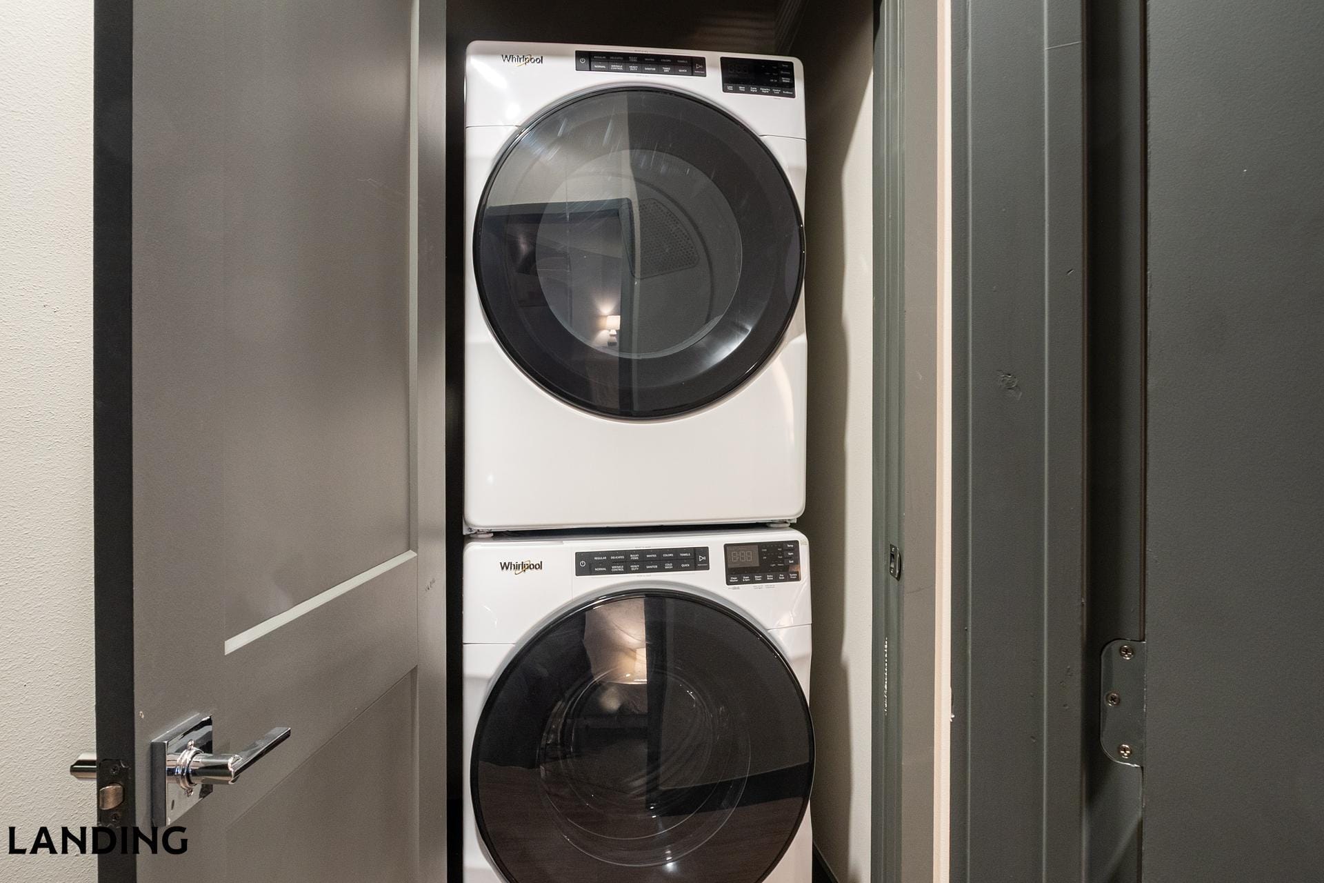 Building Photo - 415 E 2nd St S