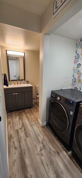 Building Photo - 2091 Manzana Way
