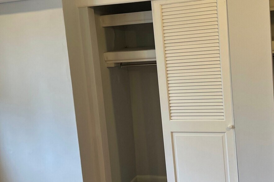 Building Photo - 110 E Roumfort Rd