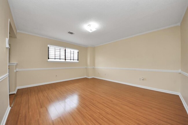 Building Photo - 11411 Briar Forest Dr