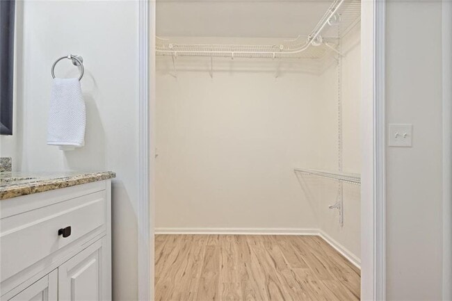 Building Photo - 911 Hollyfax Cir NE