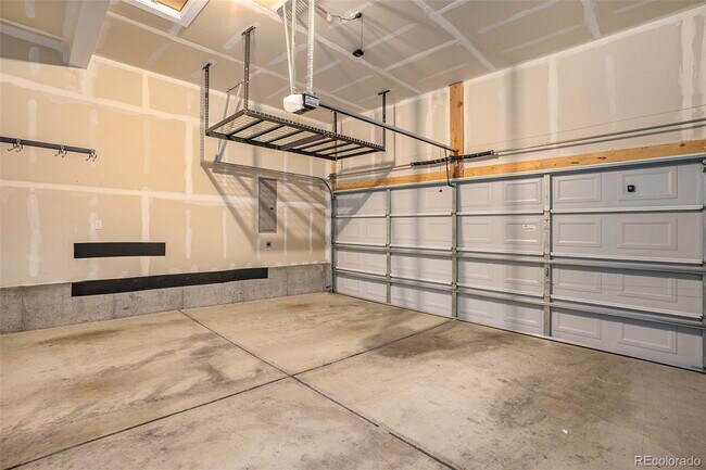 Building Photo - "Spacious 4-Bedroom Sanctuary with 3.5 Bat...