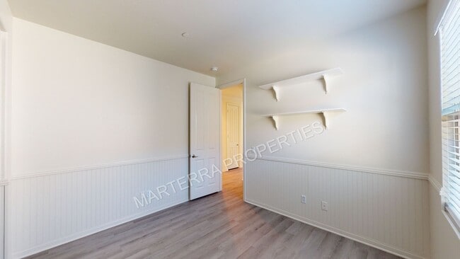 Building Photo - Beautiful 3 Bed/2.5 Bath Home in Portola S...
