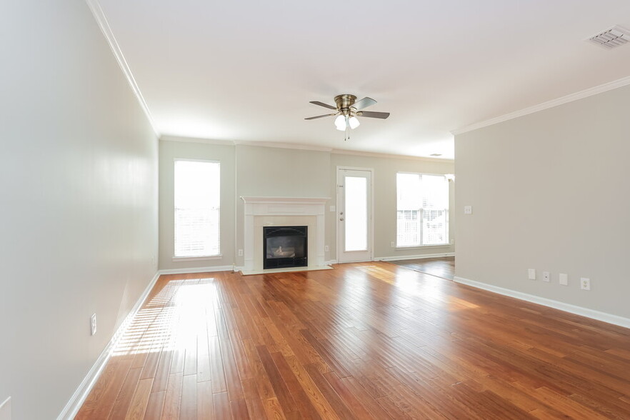 Building Photo - 806 Bristol Dr
