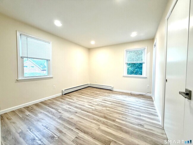 Building Photo - 299 Villa Ave