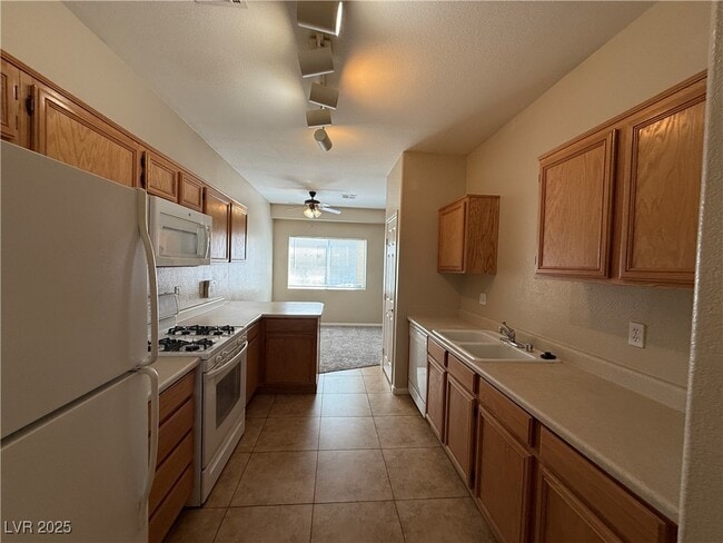 Building Photo - 78 Falcon Feather Way