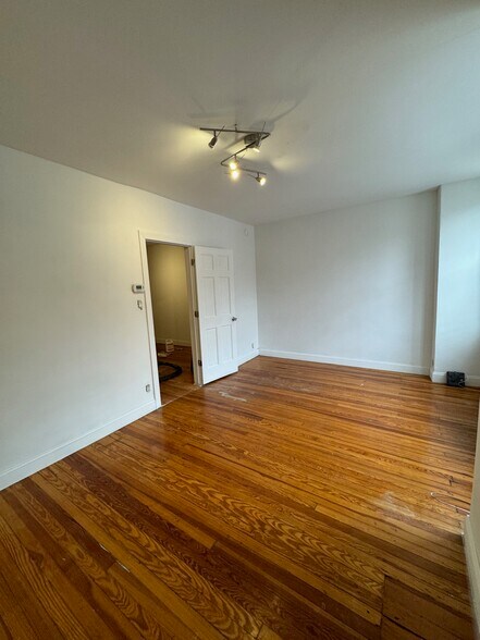 Building Photo - 31A 64th St