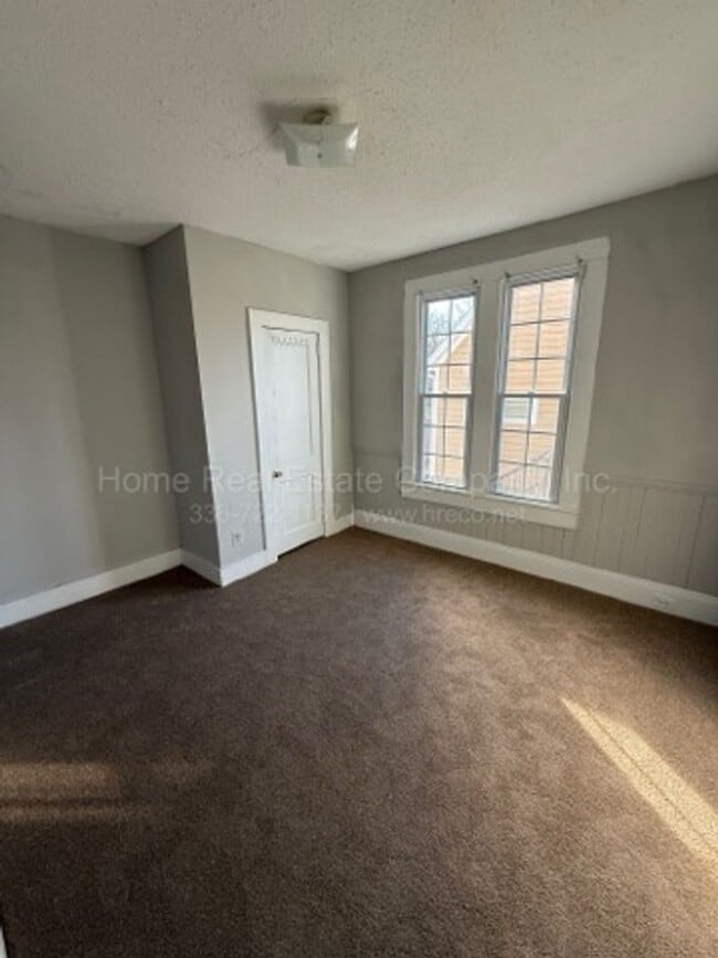 Building Photo - 1012 Apple St