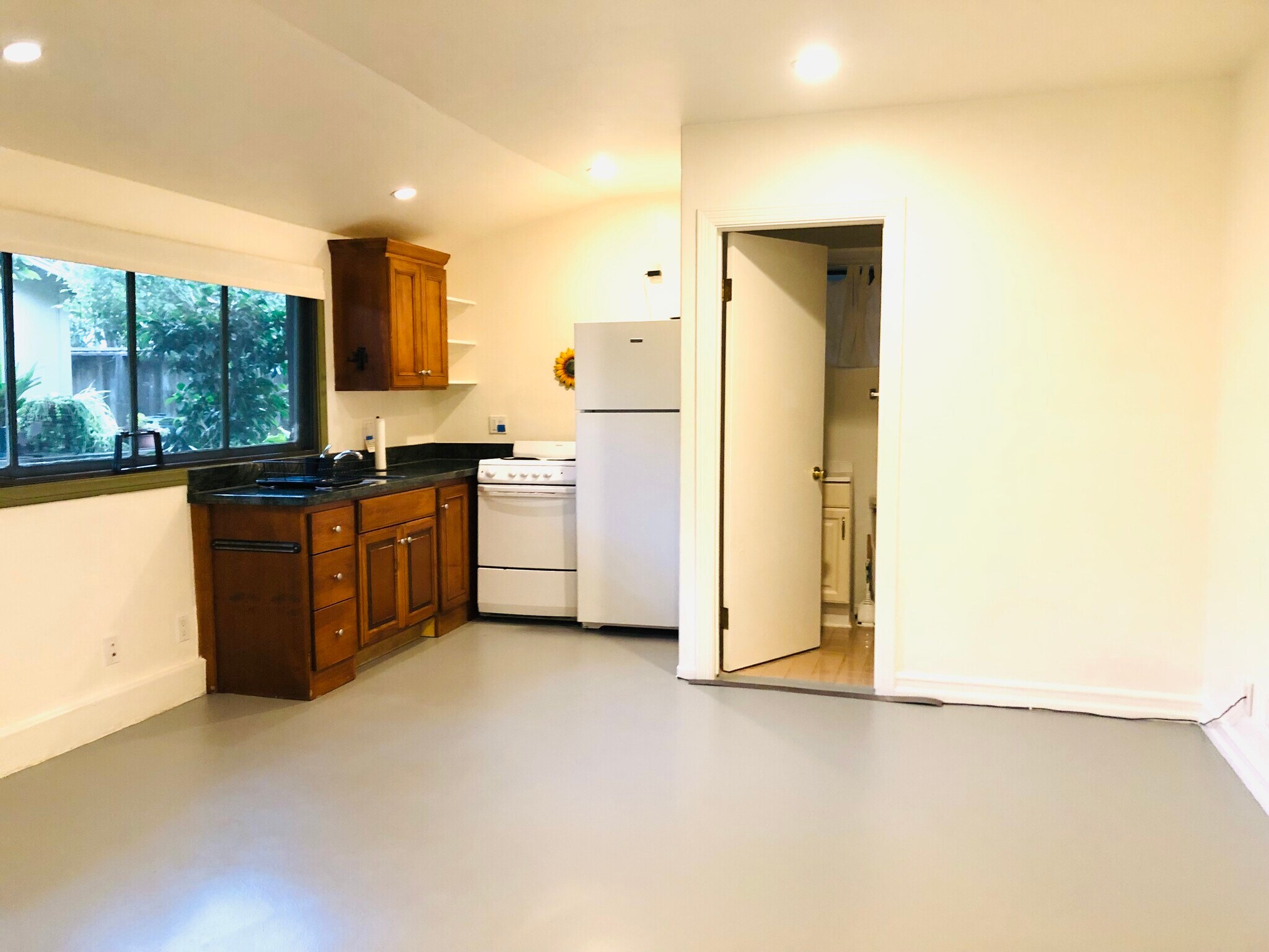 Building Photo - 640 Tabor Ln