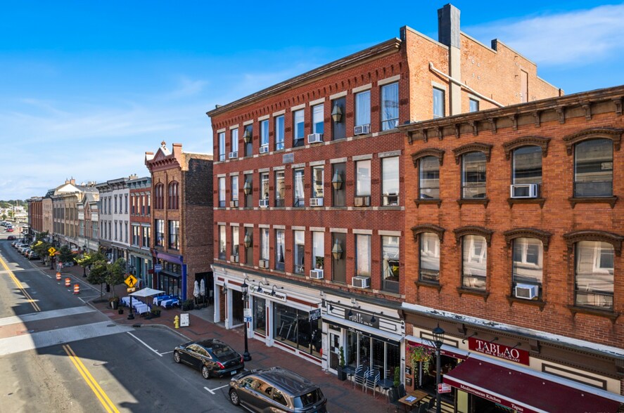 Building Photo - 94 Washington St