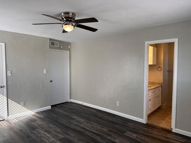 Building Photo - 503 Egret Ln