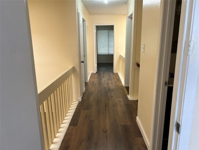 Building Photo - 12560 Newbrook Dr