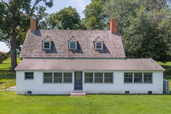 Building Photo - UNIQUE OFFERING-HISTORIC CAPE COD ON URBAN...