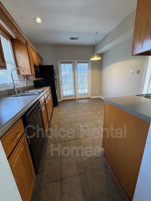 Building Photo - 1945 Stonebrook Lane