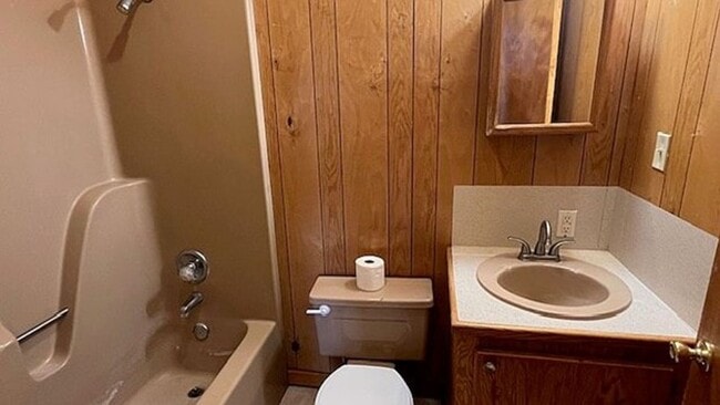 Building Photo - 1300 N Grace St