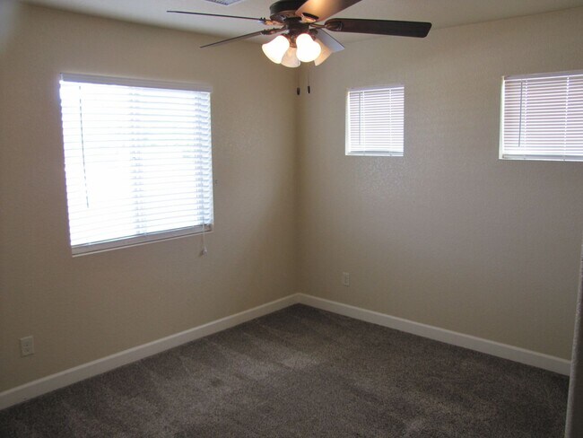 Building Photo - 5BR/2.5BA/3CG, 2808 sq.ft. home in Reflections at Valiente subdivision, Sierra Vista, AZ