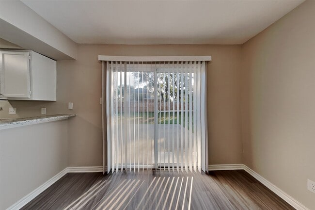 Building Photo - 7402 Grackle Dr